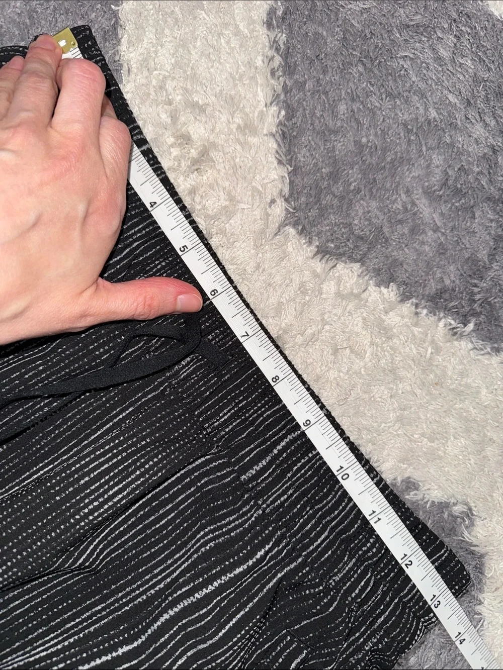 Athleta Arrival midi Skirt in Amara Stripe Black size 4